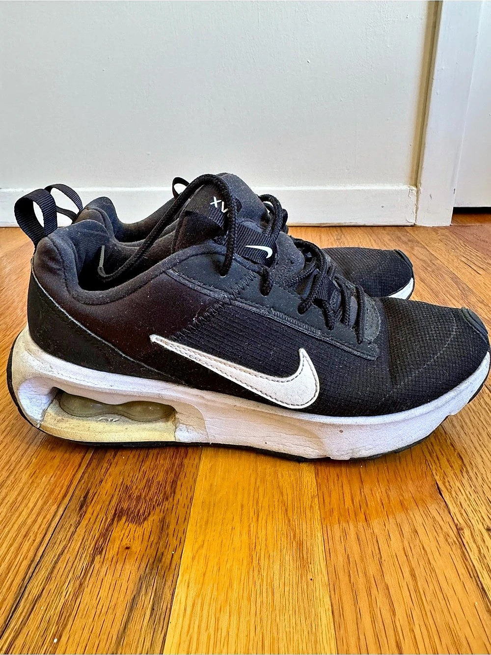 Nike Air Max Viva Athletic Shoes Black & White